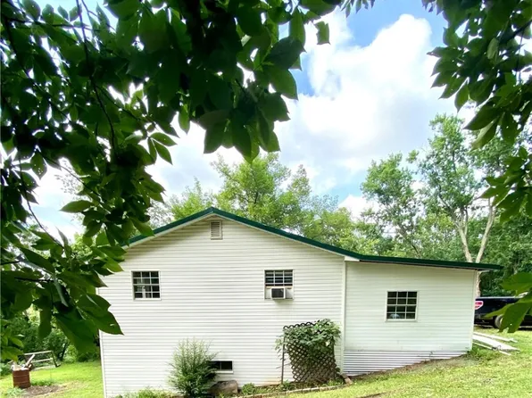 109 1/2 Hillcrest Dr, Ripley, WV 25271