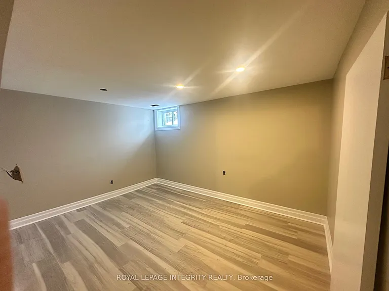 1398 Jamison Ave #B — Photo 11