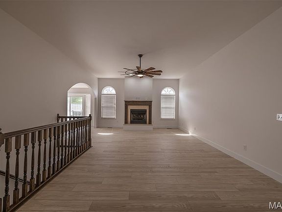 3rd image of 299 Rockport Dr