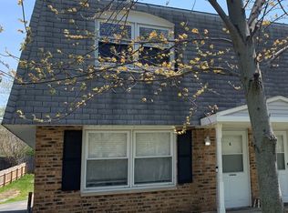 209 Laurel Dr #A, North Aurora, IL 60542