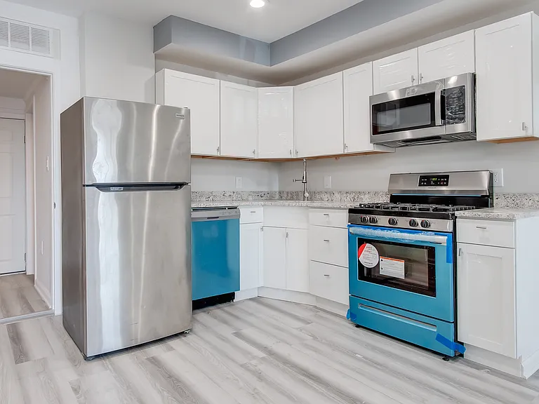489 E Church St #B — Photo 2