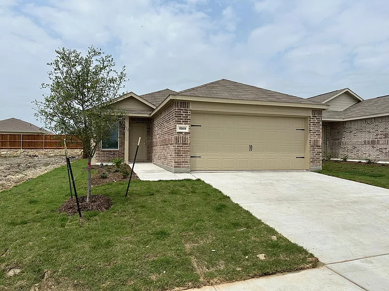 1569 Forge Pond Ln — Photo 1