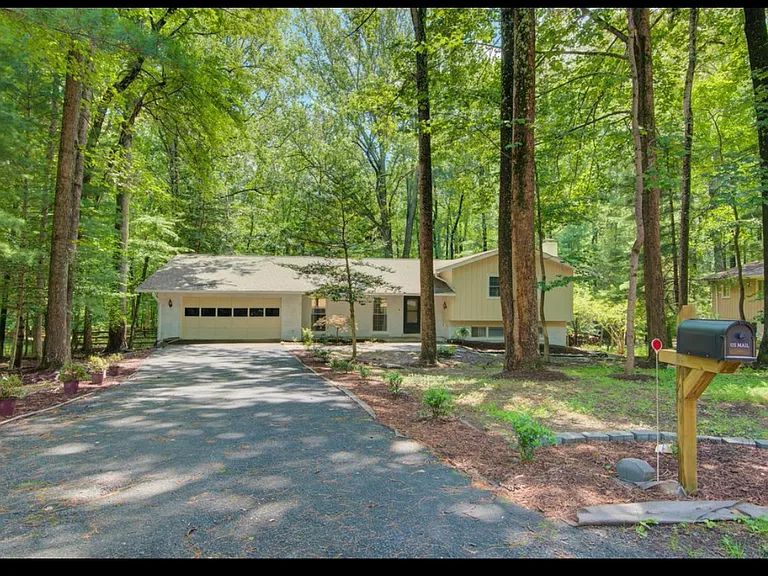 11621 Sourwood Ln — Photo 1