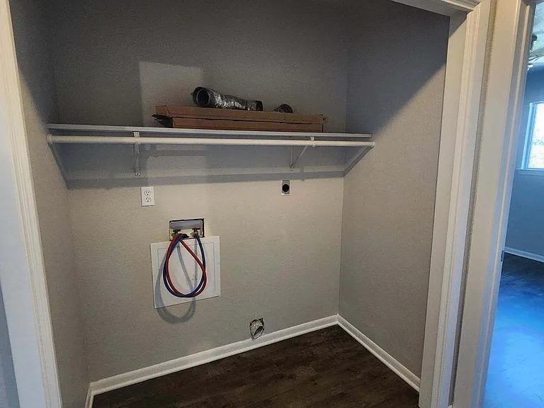 Welcome Home to The Oaks Fourplexes — Photo 6