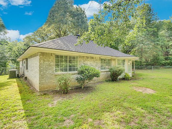 3rd image of 12752 Honeysuckle Cir