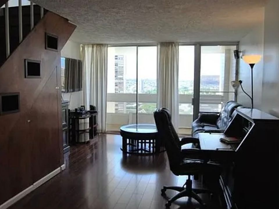 1st image of 555 University Ave APT 2301