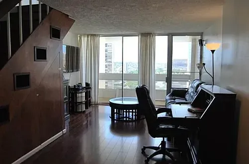 555 University Ave Photo 1