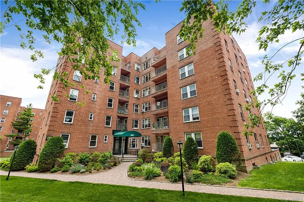 555 Broadway APT 1E photo 1