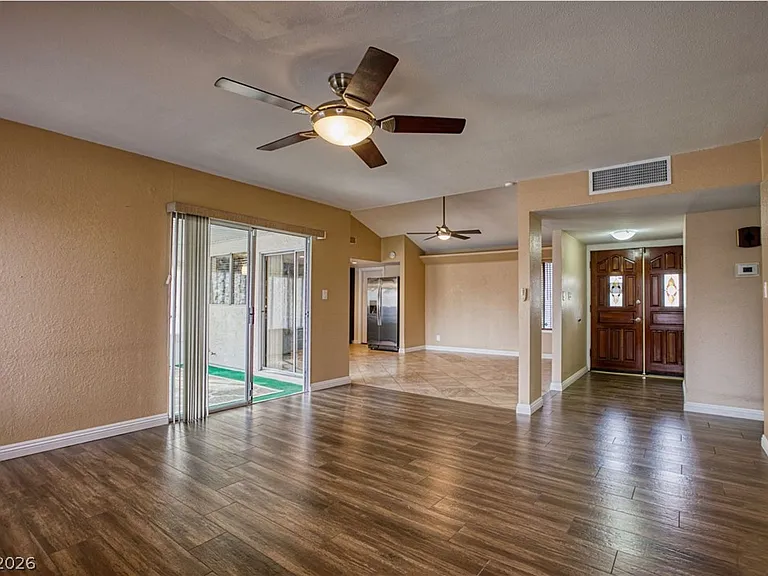 3956 Clear View Dr — Photo 5