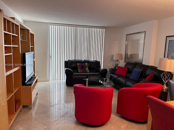 3rd image of 1200 Brickell Bay Dr APT 3921