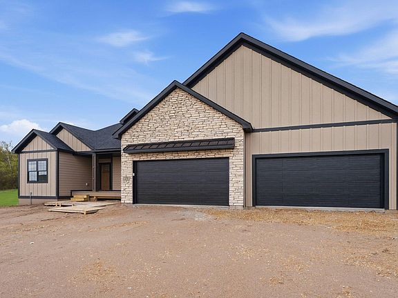 2nd image of 376 Moelter Ln