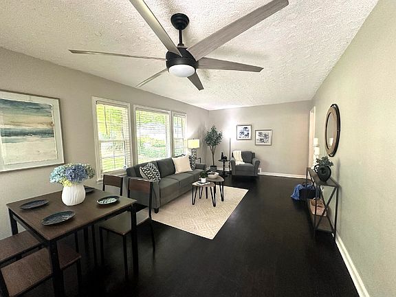 2nd image of 1900 Meadow Ln