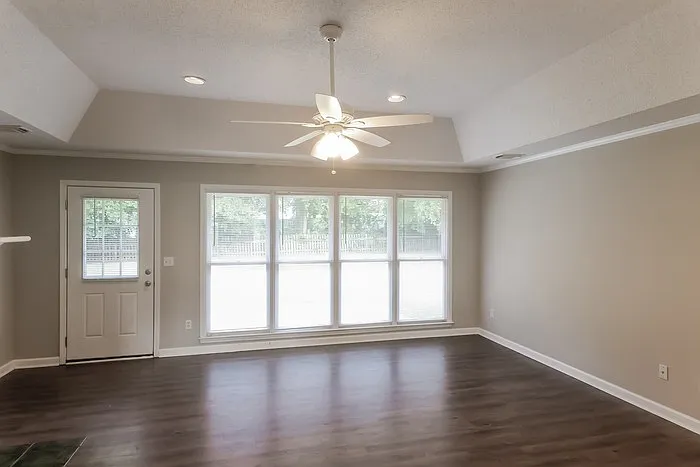 10415 Shadowview Rd — Photo 2