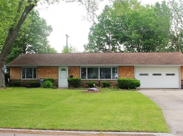 20 Campus Dr N, Amherst, NY 14226