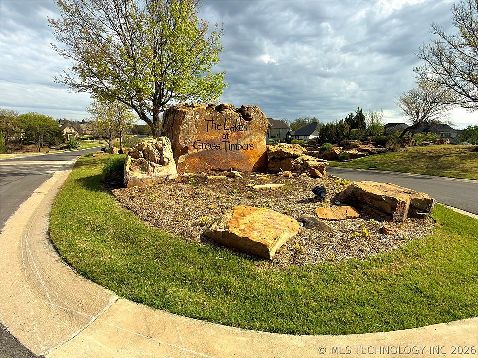 1st image of 590 Creekside Dr