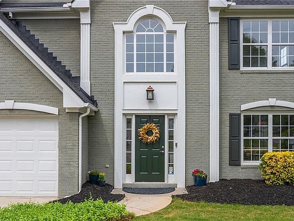2nd image of 1005 Crabapple Lake Cir