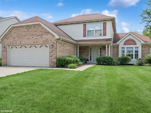 1104 Heritage Dr, Mount Prospect, IL 60056