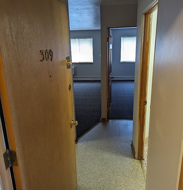 1st image of 2820 W Kilbourn Ave #309