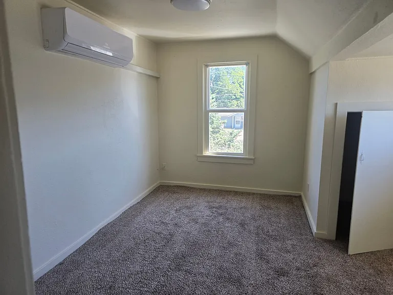 403 De Barr Ave — Photo 4