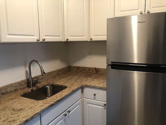 5th image of 2055 N Vermont St #9242521a0