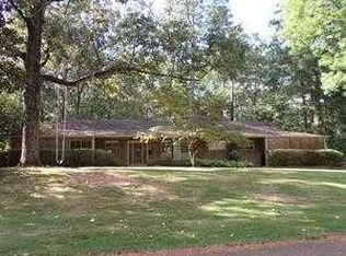 1745 Hillview Dr, Jackson, MS 39211