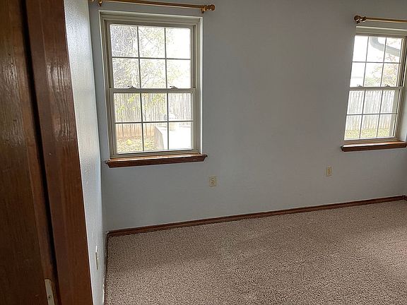 4th image of 200 North St