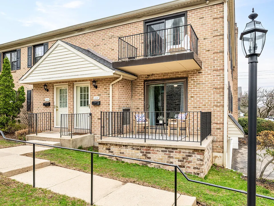 312 Windsor Ave #B