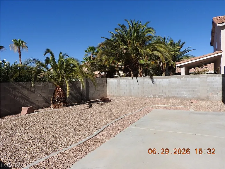 742 Endicott Ct — Photo 38