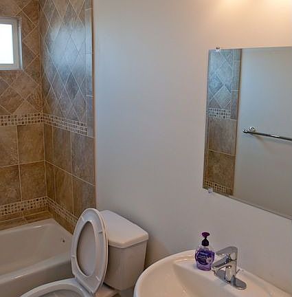 4th image of 3343 W 132nd St
