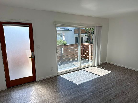 5th image of 4959 Romaine St APT 18
