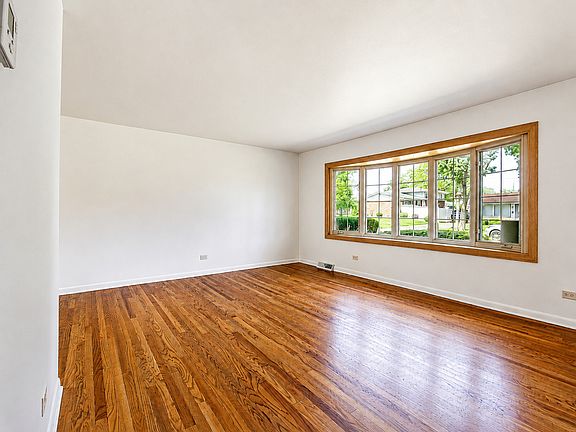 5th image of 64 Peyton Dr