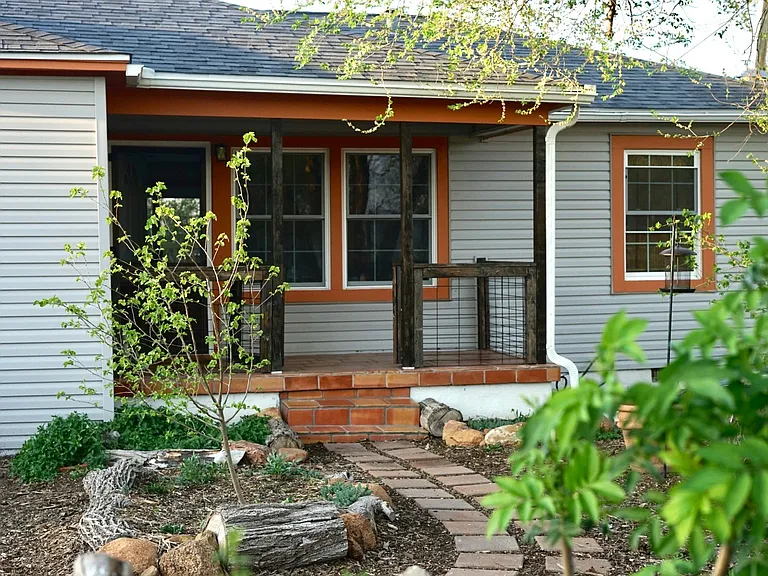 2509 SW C Ave — Photo 1