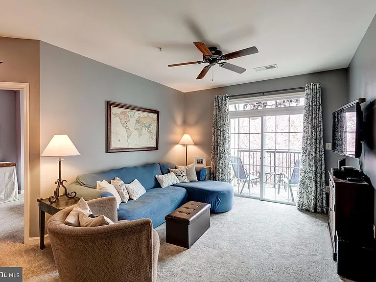 21228 McFadden Sq #211 — Photo 6