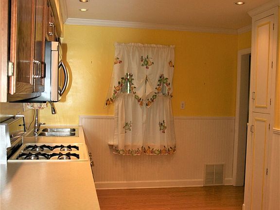 5th image of 665 Tioga Ave