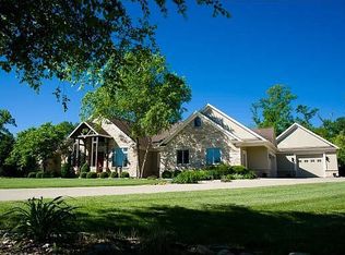 4075 Meadow Park Dr, Decatur, IL 62521