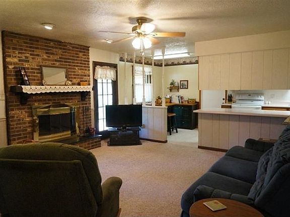 3rd image of 6072 Greenoval Dr
