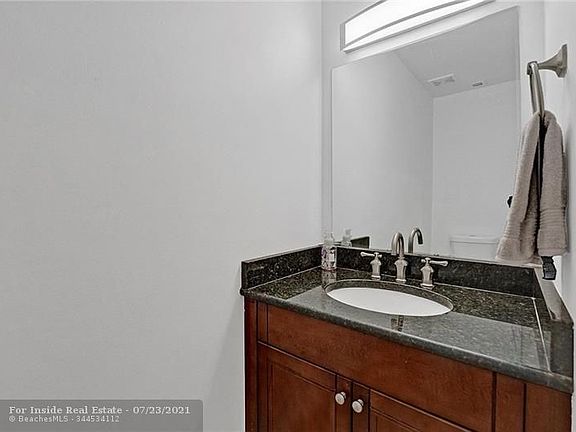 5th image of 1106 SW 44th Ave #1106
