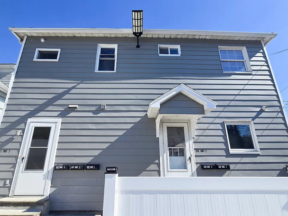 657 W Main St #3