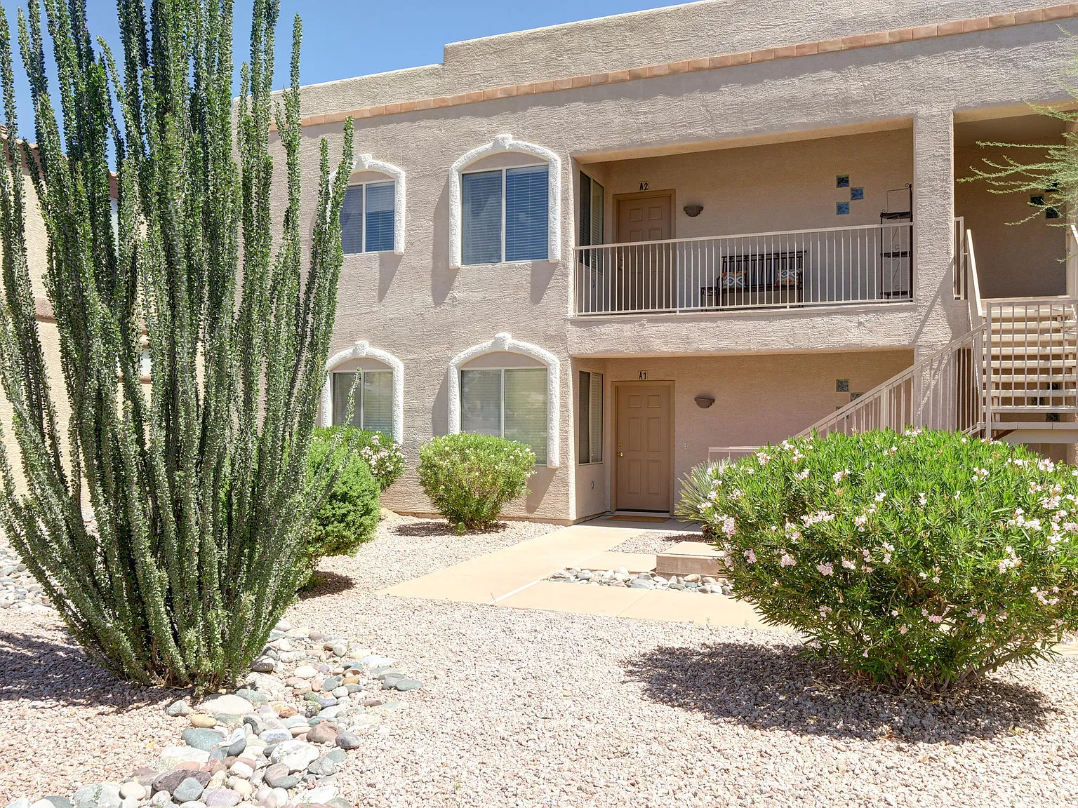 2 bed, 2.0 bath, 979 sqft, $2,700 — Photo 2