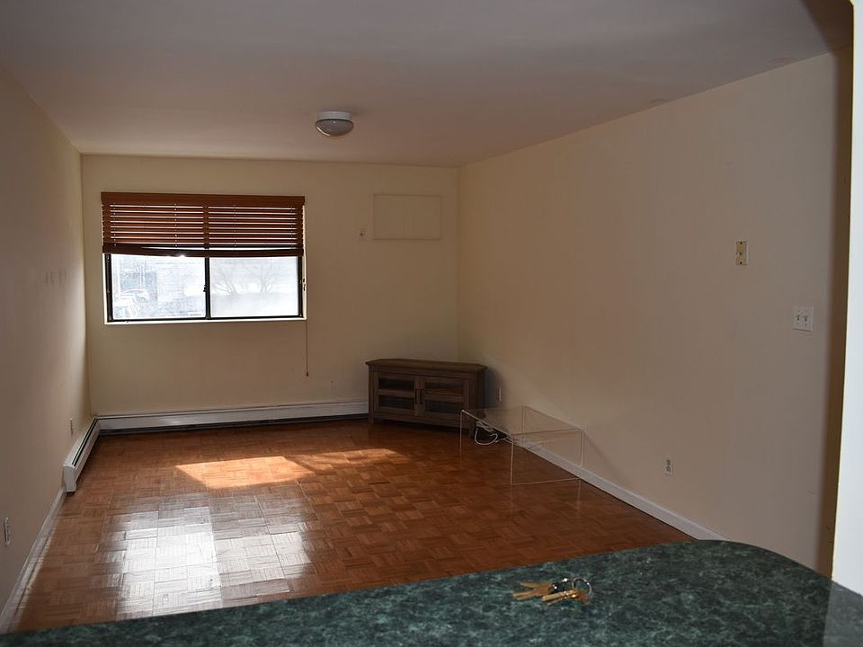 1st image of 10-39 48th Ave #2FF
