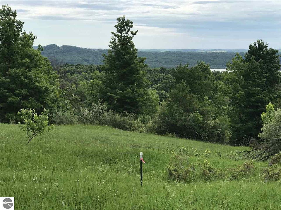1st image of S Hlavka Hill Dr