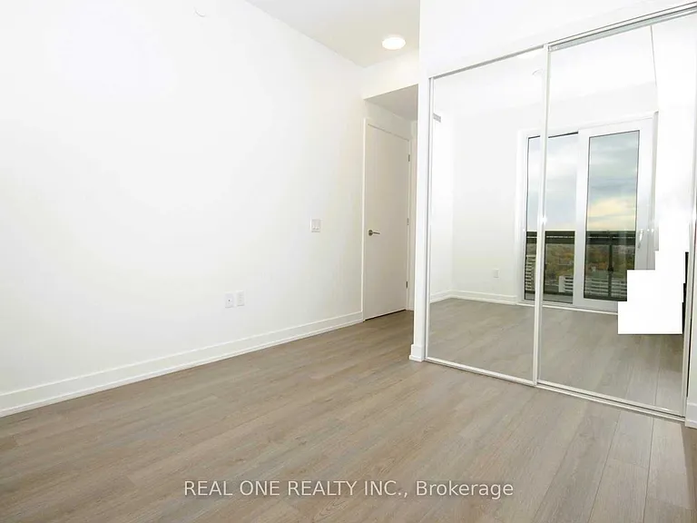 39 Roehampton Ave #1709 — Photo 16