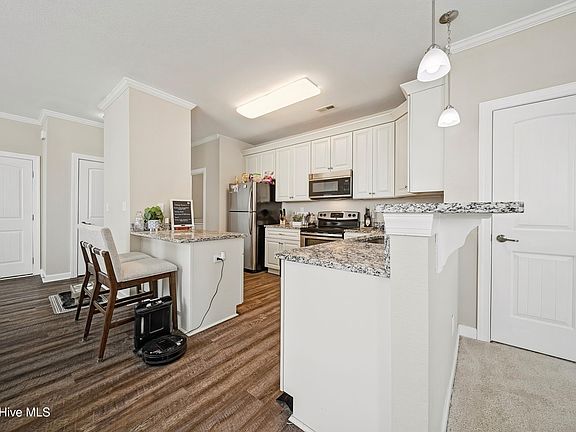 5th image of 202 Spinnaker Street Unit B