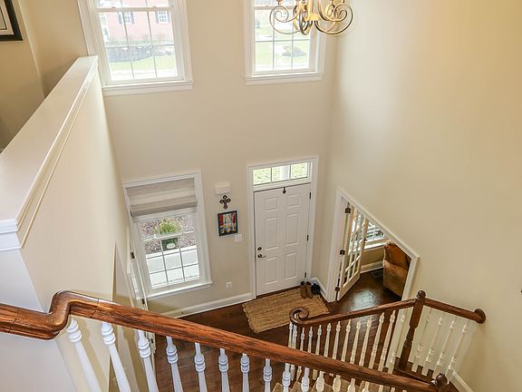 5th image of 406 Hidden Meadow Dr
