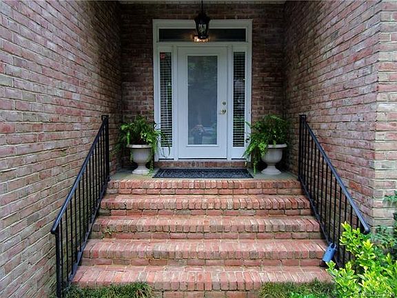 3rd image of 5616 Hillbrook Dr