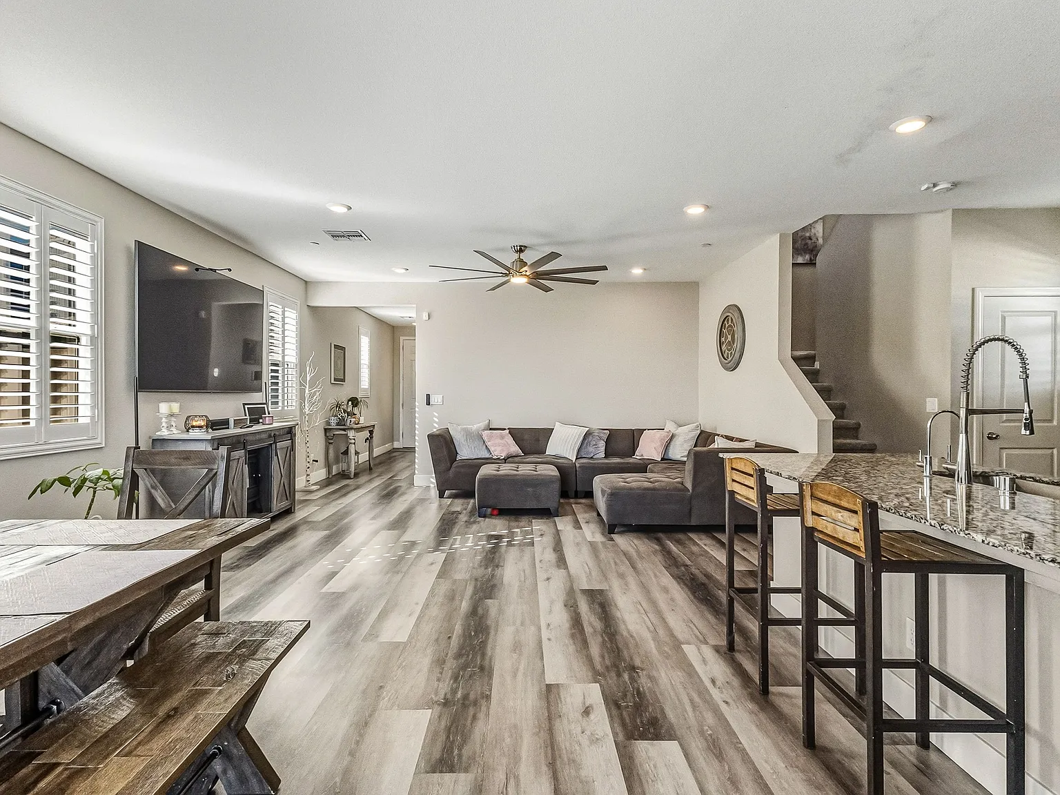4 bed, 3.0 bath, 2126 sqft, $2,950 — Photo 3