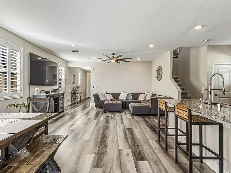 5390 Robinera Ct — Photo 3