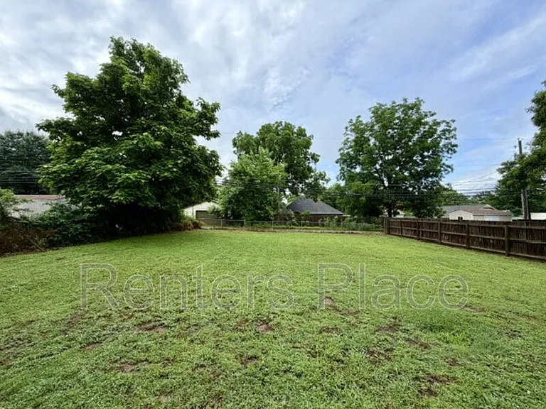 312 W Sycamore St — Photo 17