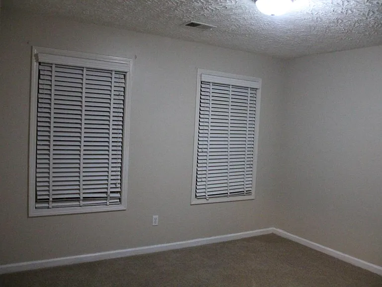 777 Rosslyns Dl — Photo 9