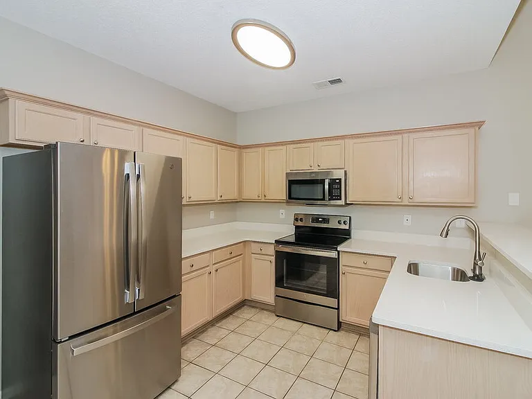 600 Ashley Glen Cir W — Photo 10